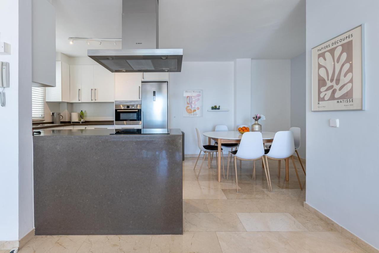 2 Bedroom With Sea And Mountain Views, Pool Apartment *